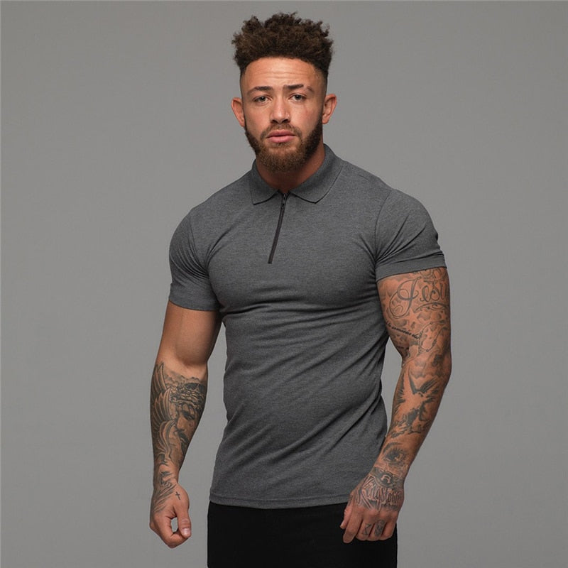 Camisa Polo MuscleGuys Com Zíper Original (Você Ganha o Relógio Minimalista de Brinde)